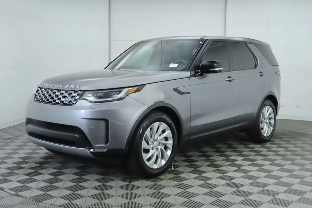 2025 Land Rover Discovery S photo 1