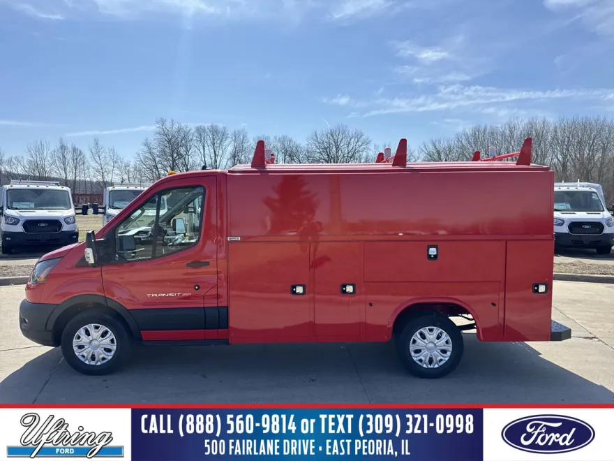 2024 Ford Transit Cutaway photo 1