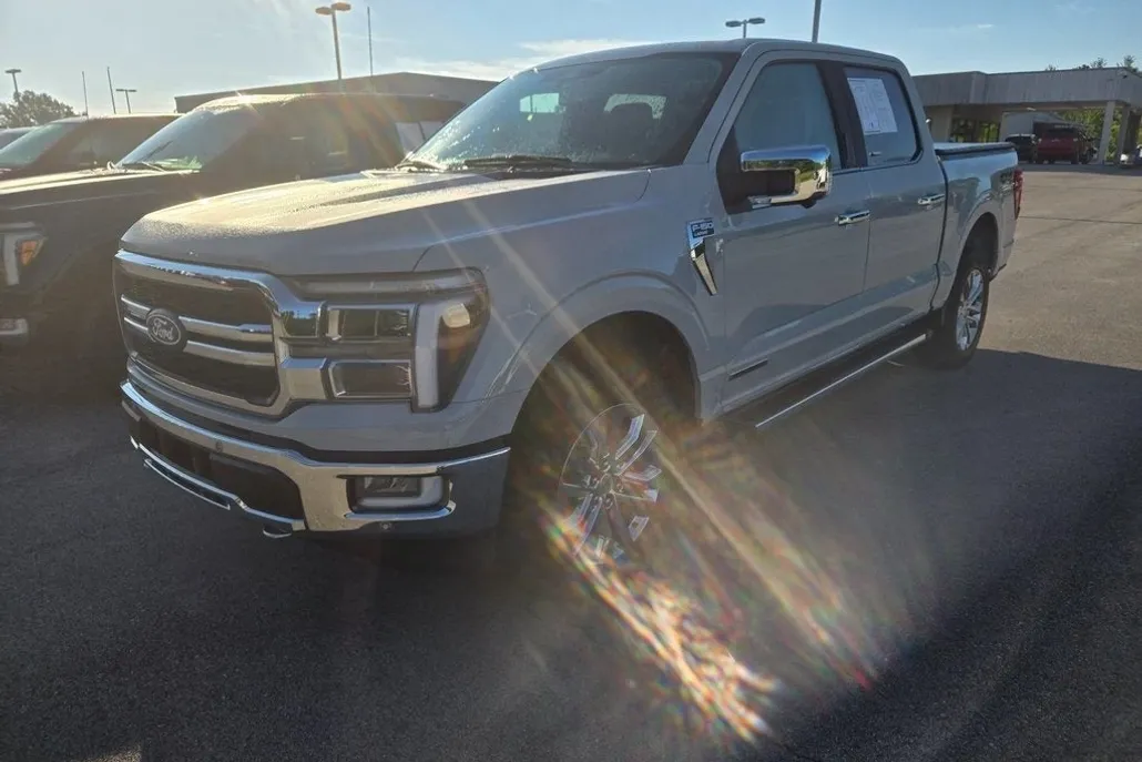 2024 Ford F-150 Lariat photo 1