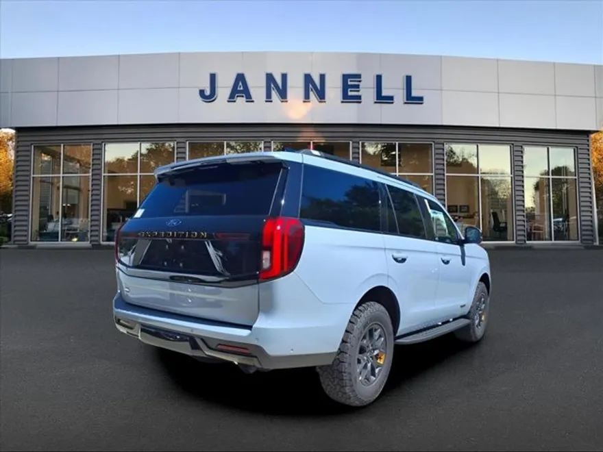 2025 Ford Expedition photo 1