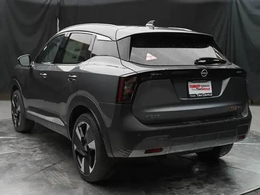 2025 Nissan Kicks SR photo 10