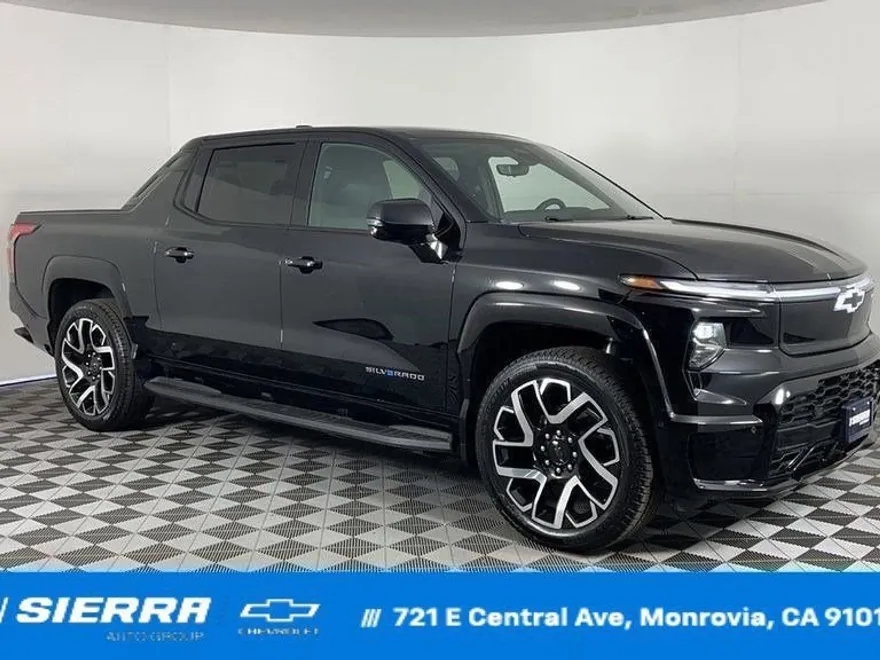 2025 Chevrolet Silverado EV RST photo 1