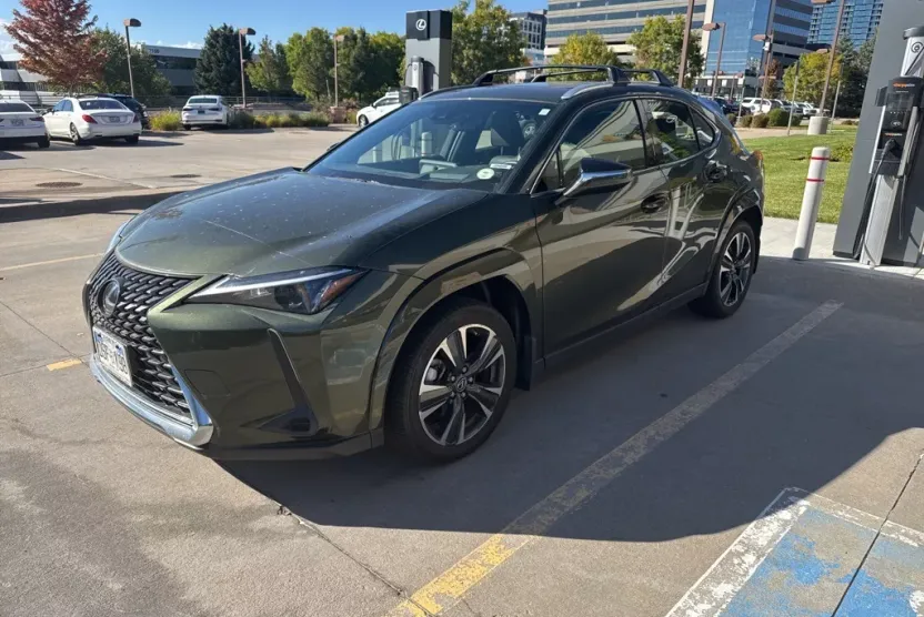 2023 Lexus UX 250h Premium photo 1