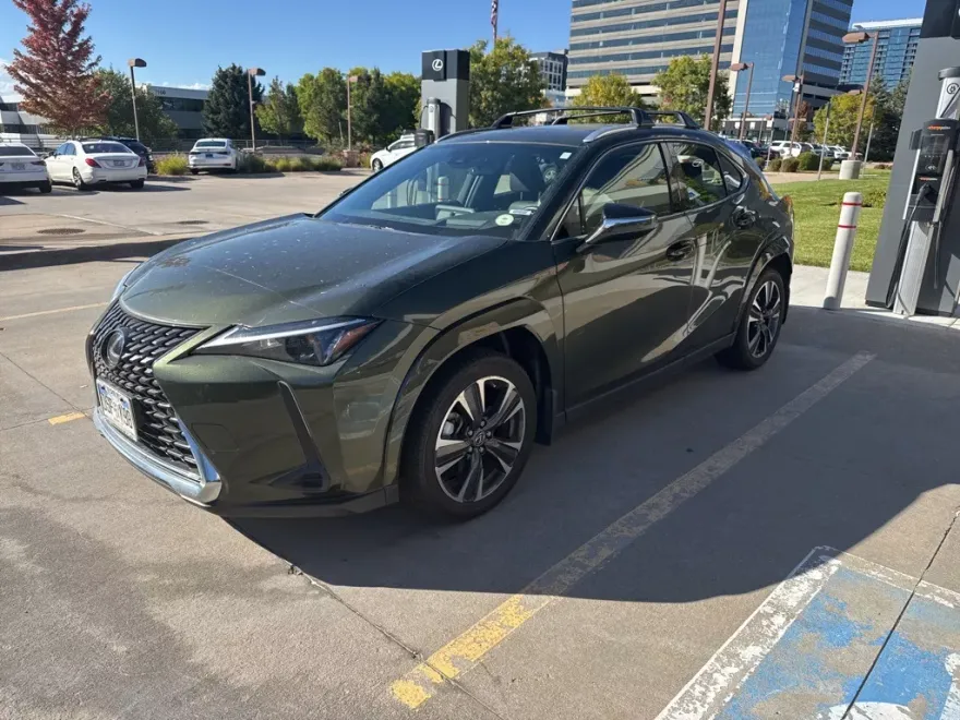 2023 Lexus UX 250h Premium photo 1