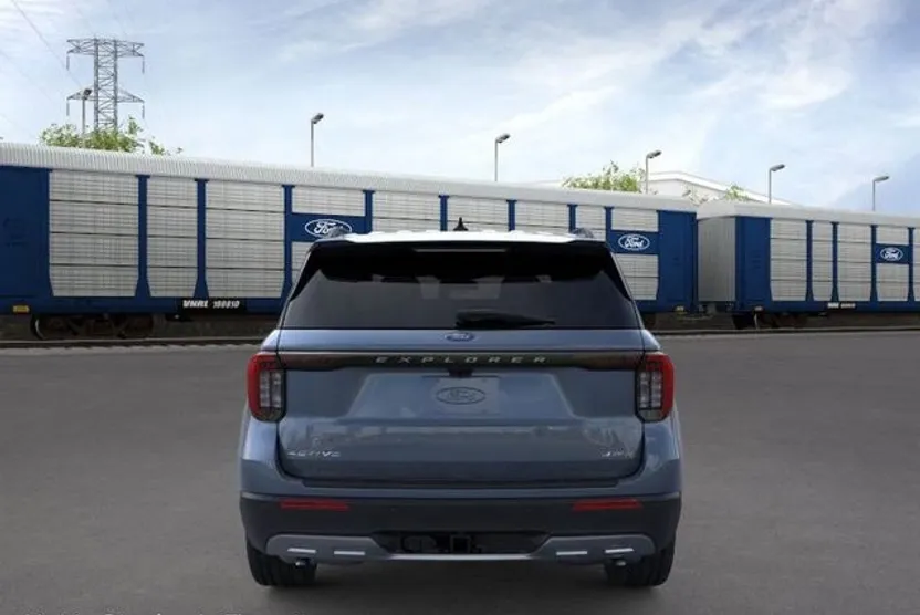 2025 Ford Explorer photo 1