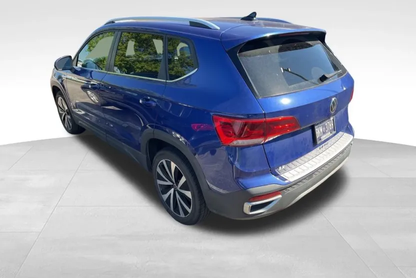 2022 Volkswagen Taos SE photo 1
