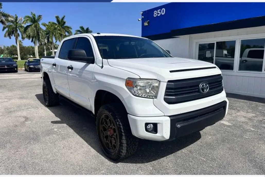2014 Toyota Tundra CrewMax SR5 photo 1
