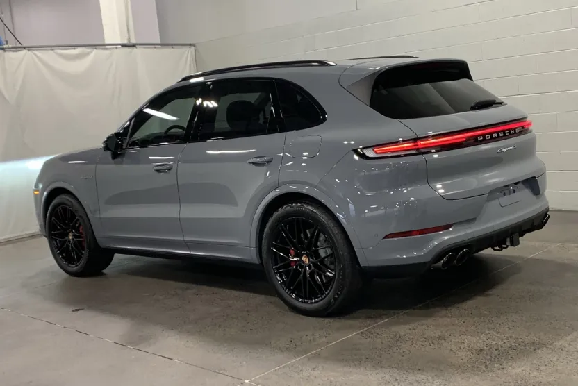 2026 Porsche Cayenne S E-Hybrid photo 1