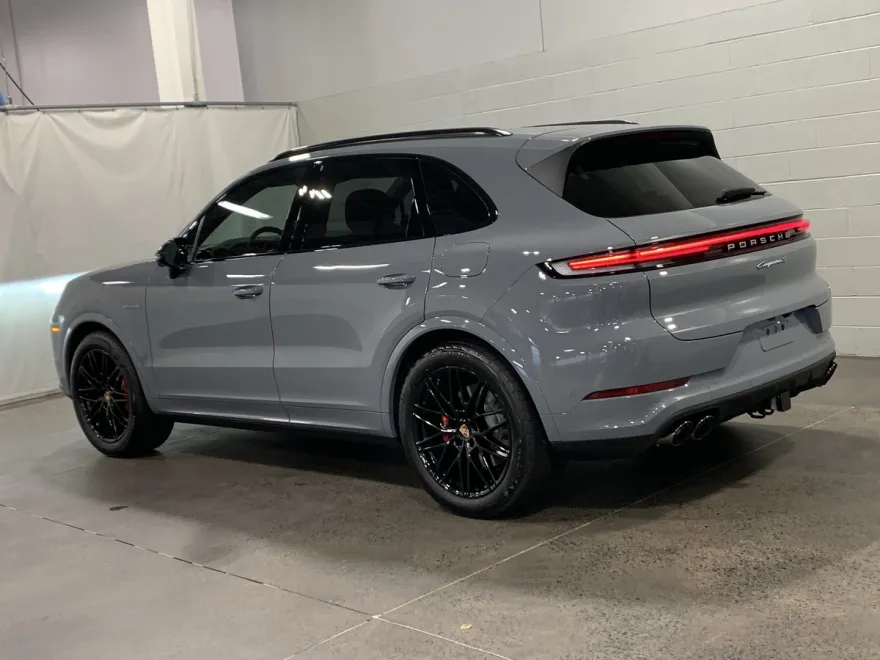 2026 Porsche Cayenne S E-Hybrid photo 1