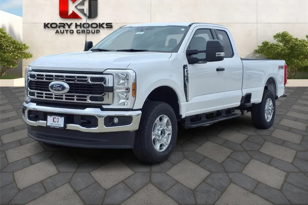 2025 Ford F-350 XLT photo 1