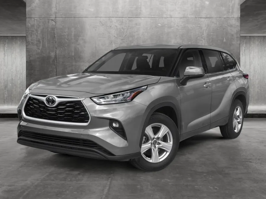 2022 Toyota Highlander LE photo 1