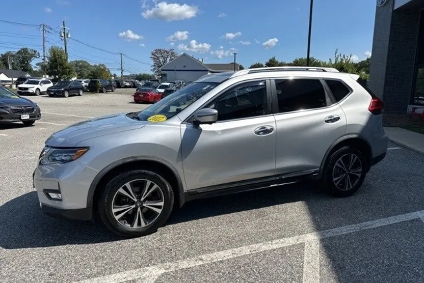 2017 Nissan Rogue SL photo 1