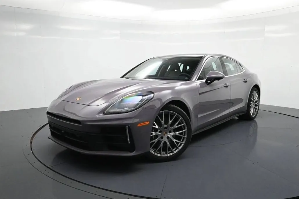 2025 Porsche Panamera 4 photo 1