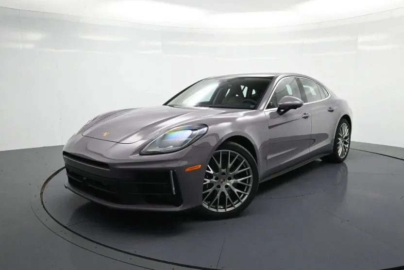 2025 Porsche Panamera 4 photo 1