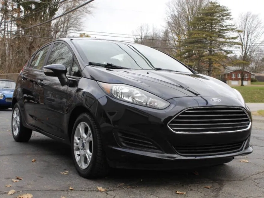 2015 Ford Fiesta SE photo 1