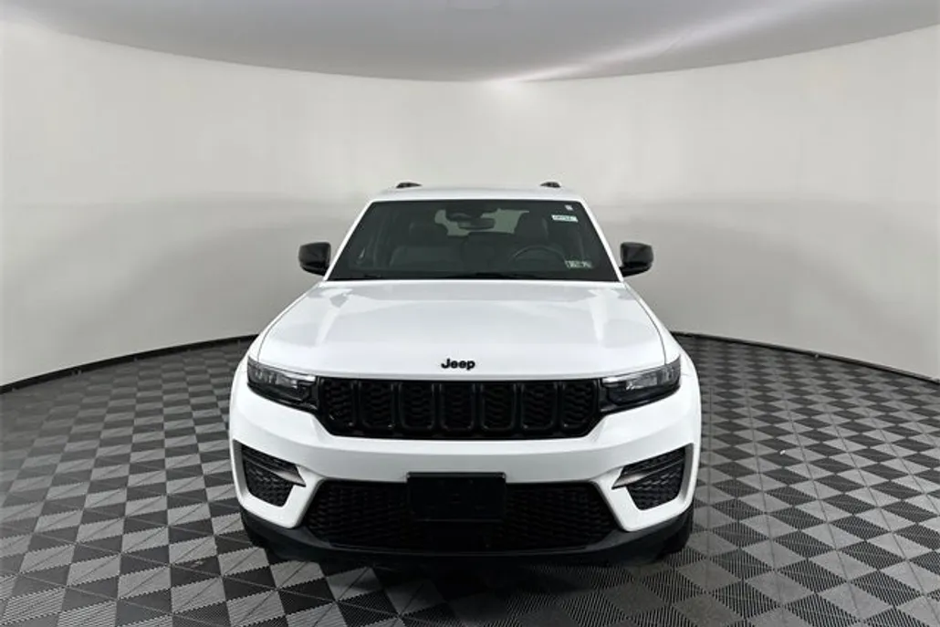 2022 Jeep Grand Cherokee Altitude photo 1