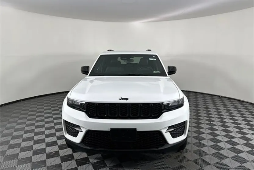 2022 Jeep Grand Cherokee Altitude photo 1