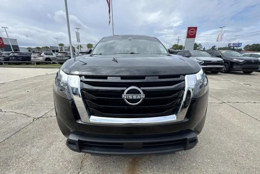 2023 Nissan Pathfinder SV photo 1