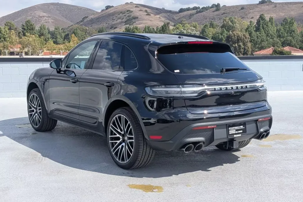 2025 Porsche Macan Base photo 1