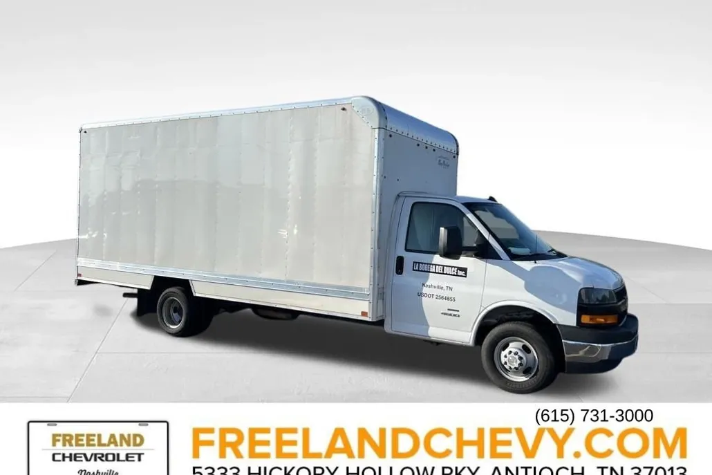 2021 Chevrolet Express Cutaway Van photo 1