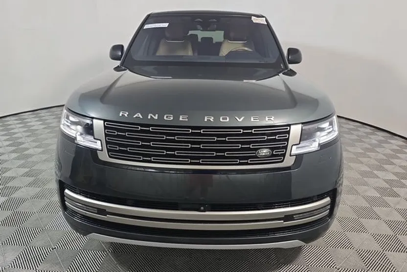2023 Land Rover Range Rover SE photo 1