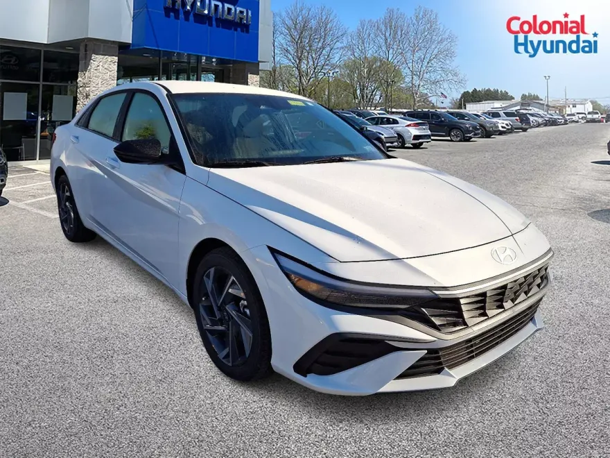 2025 Hyundai Elantra SEL Sport photo 1