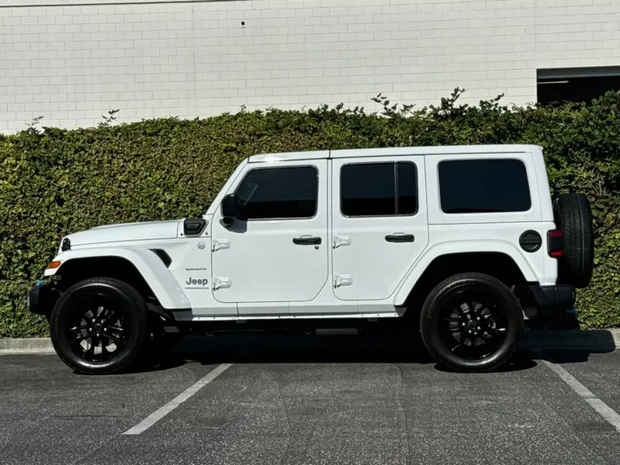 2024 Jeep Wrangler Sahara 4xe photo 7