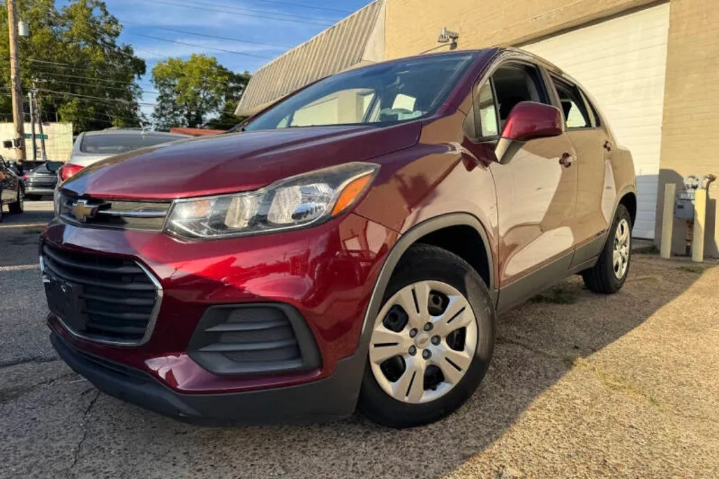 2017 Chevrolet Trax LS photo 1