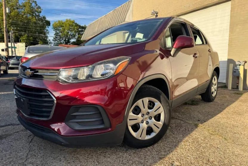 2017 Chevrolet Trax LS photo 1