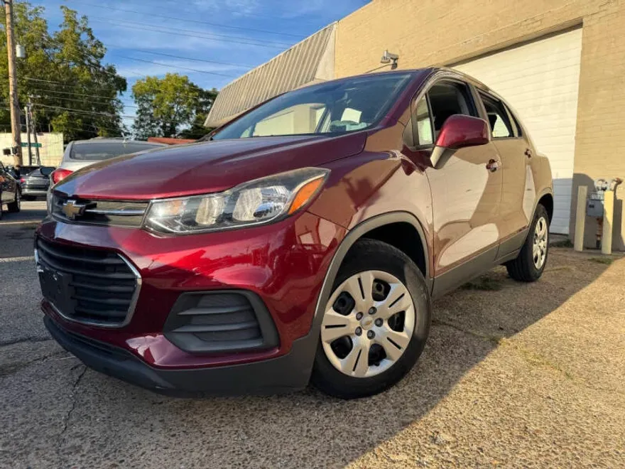 2017 Chevrolet Trax LS photo 1