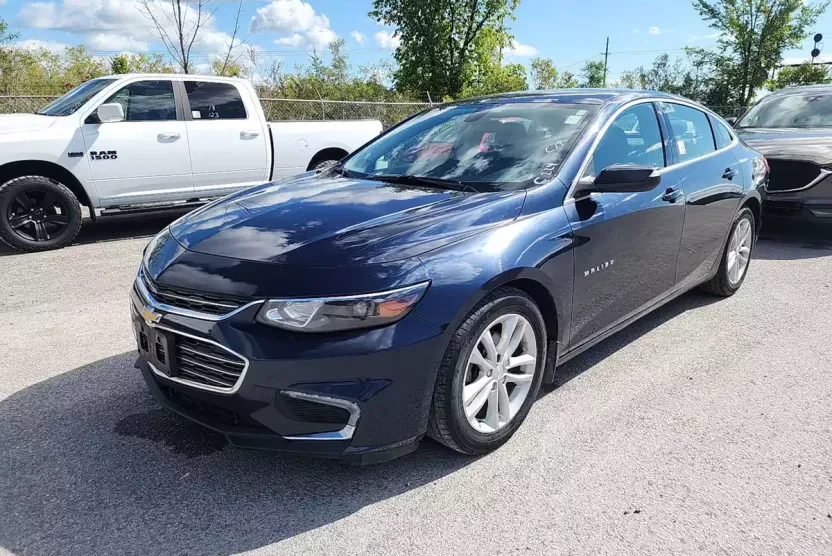 2016 Chevrolet Malibu 1LT photo 1