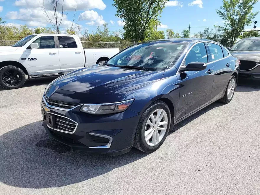 2016 Chevrolet Malibu 1LT photo 1
