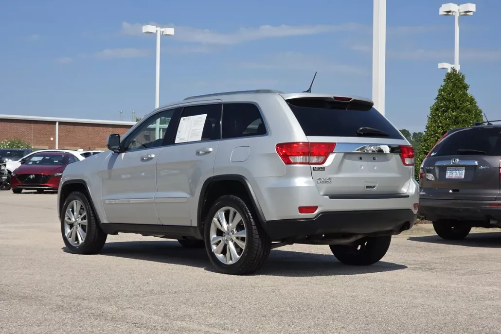 2012 Jeep Grand Cherokee Laredo photo 1