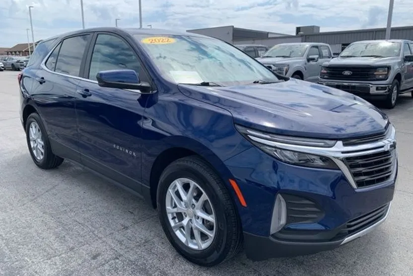 2022 Chevrolet Equinox LT photo 1