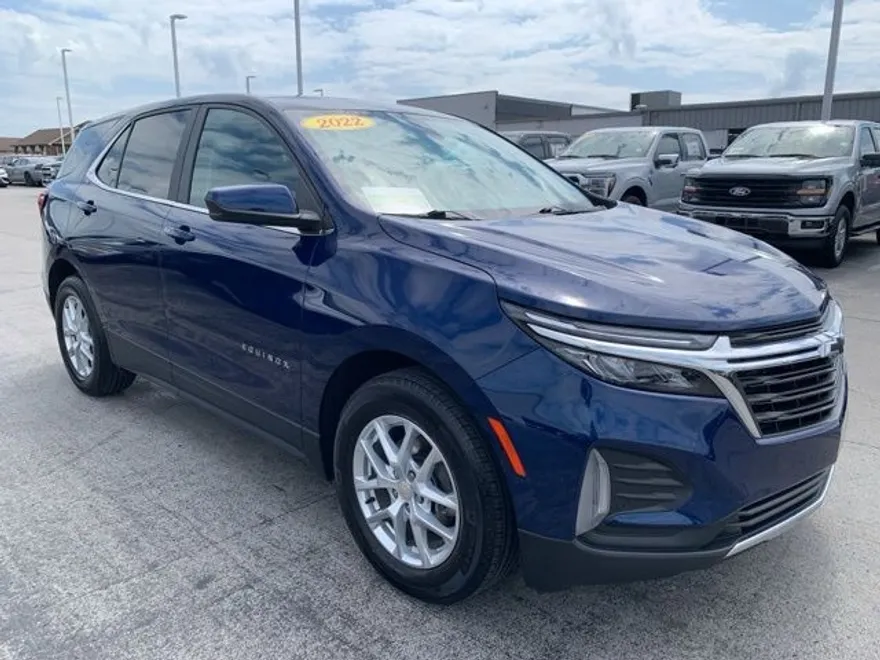 2022 Chevrolet Equinox LT photo 1