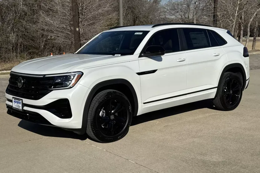 2026 Volkswagen Atlas Cross Sport SEL R-Line photo 1
