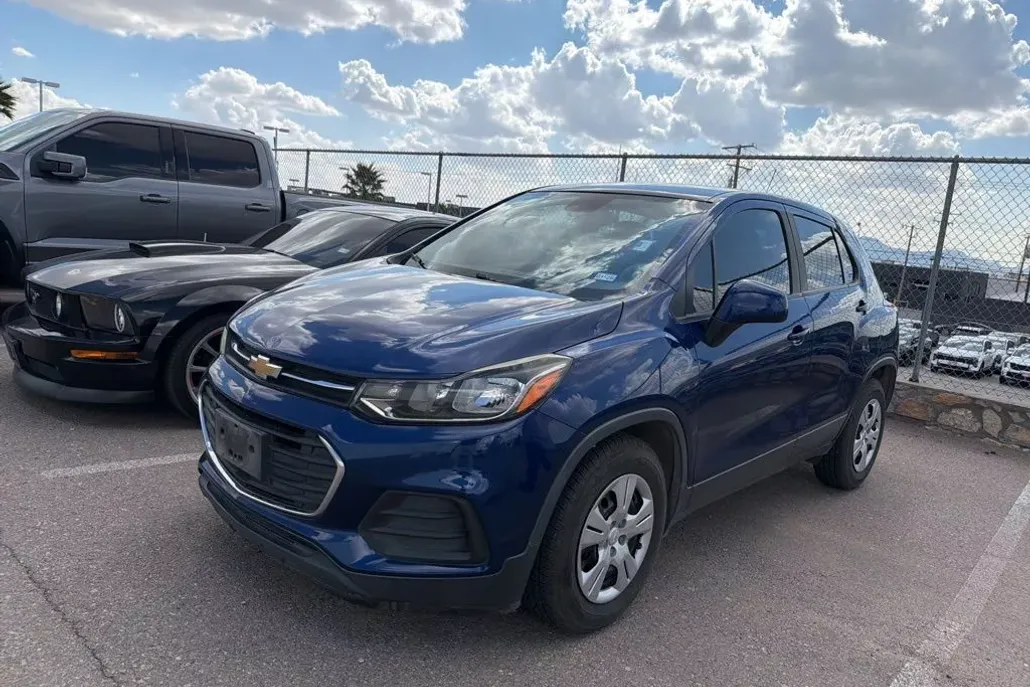 2017 Chevrolet Trax LS photo 1