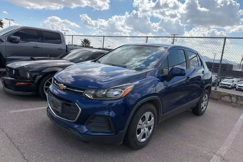 2017 Chevrolet Trax LS photo 1