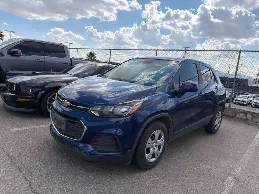 2017 Chevrolet Trax LS photo 1