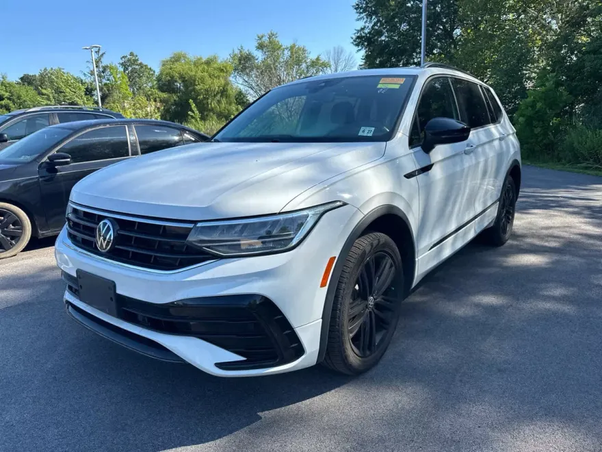 2022 Volkswagen Tiguan SE R-Line Black photo 1