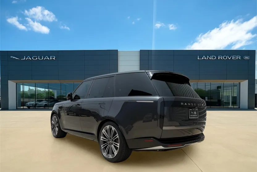 2025 Land Rover Range Rover SE photo 1