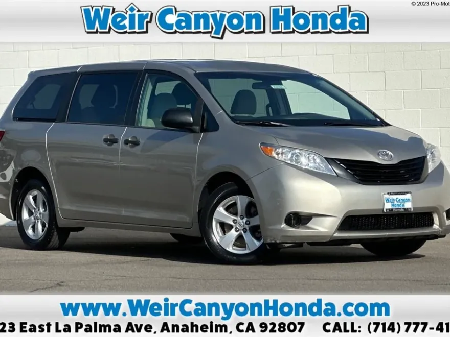 2017 Toyota Sienna L photo 1