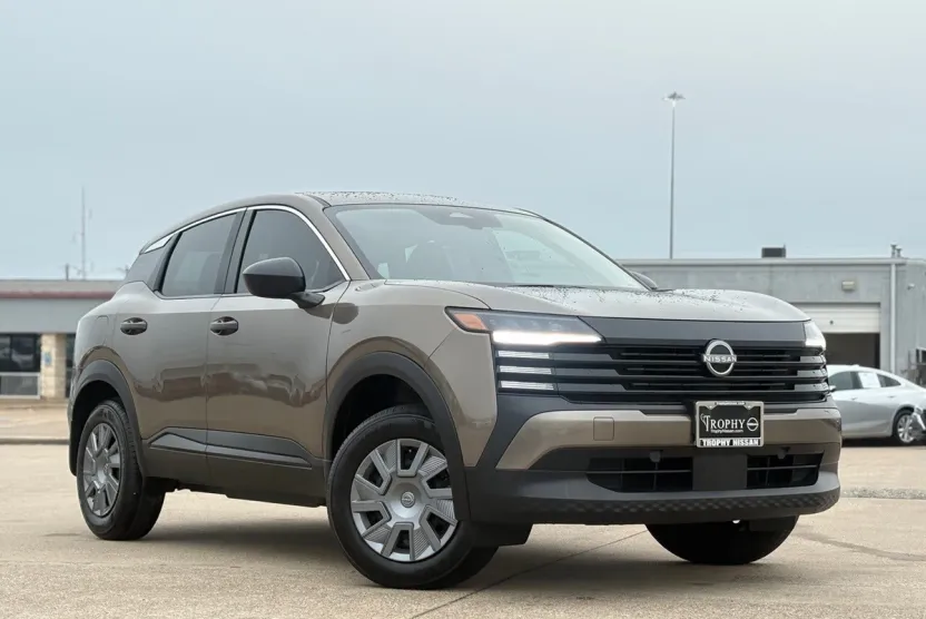 2025 Nissan Kicks S photo 1