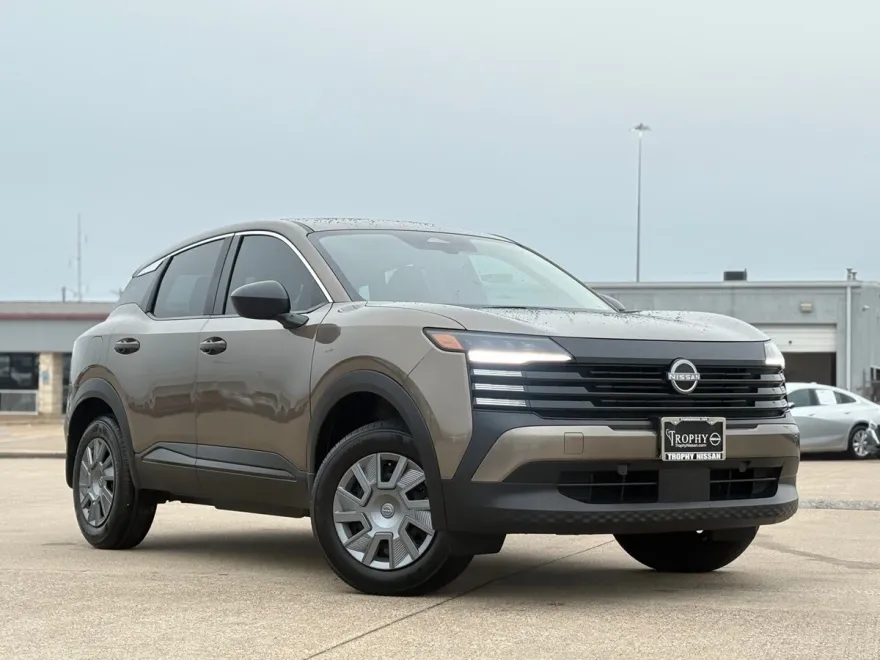 2025 Nissan Kicks S photo 1
