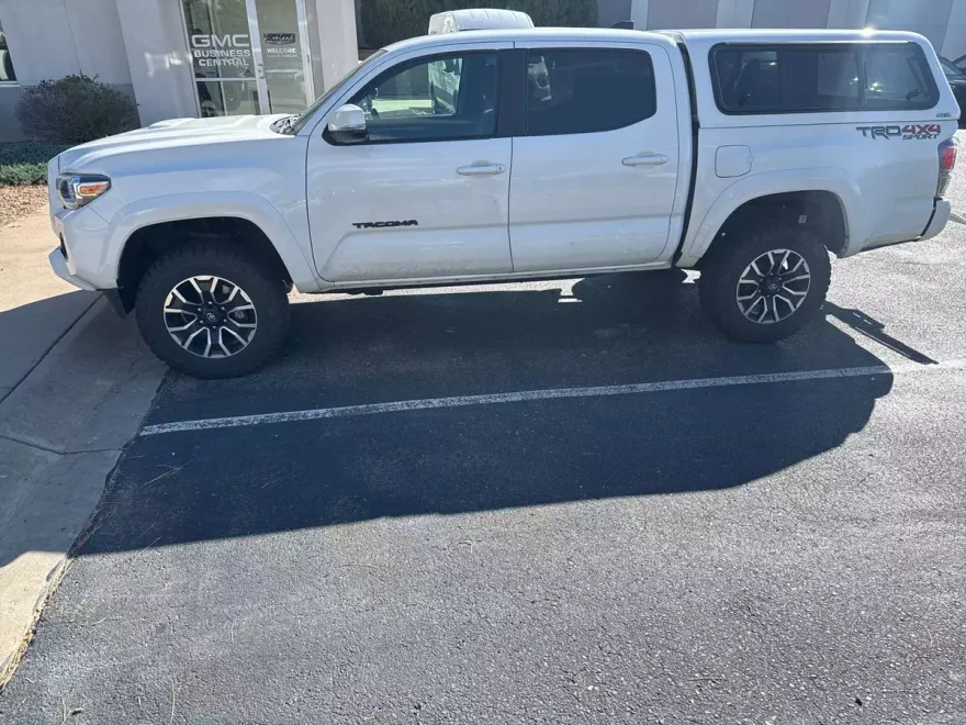 2021 Toyota Tacoma TRD Sport V6 photo 1