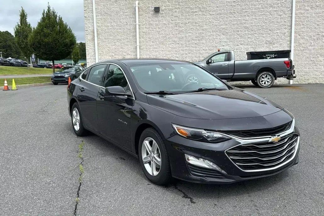 2023 Chevrolet Malibu 1LT photo 1