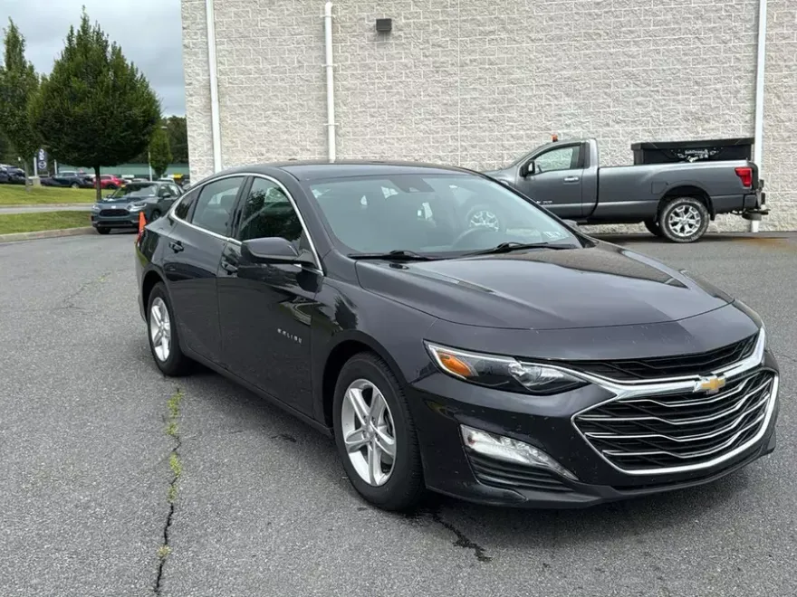 2023 Chevrolet Malibu 1LT photo 1