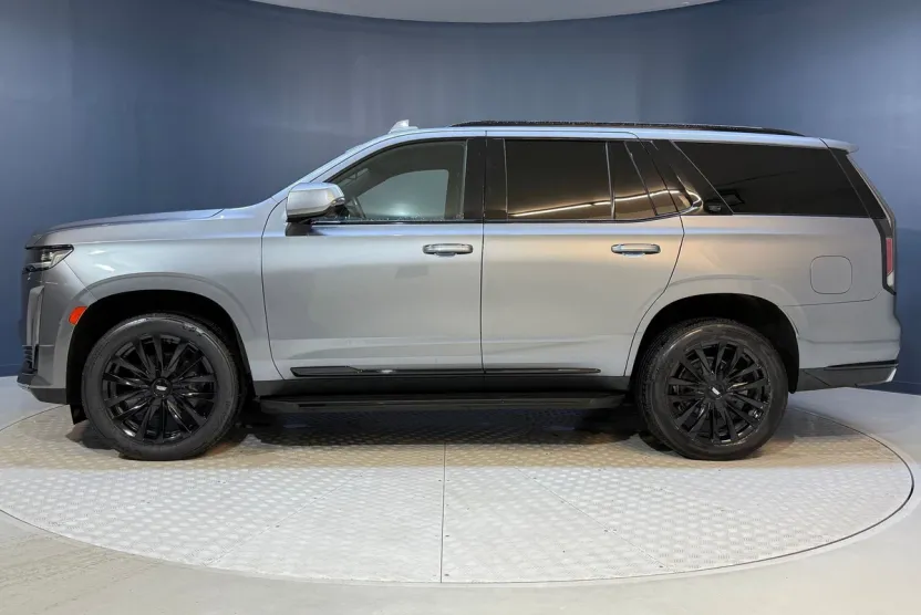 2022 Cadillac Escalade Luxury photo 1