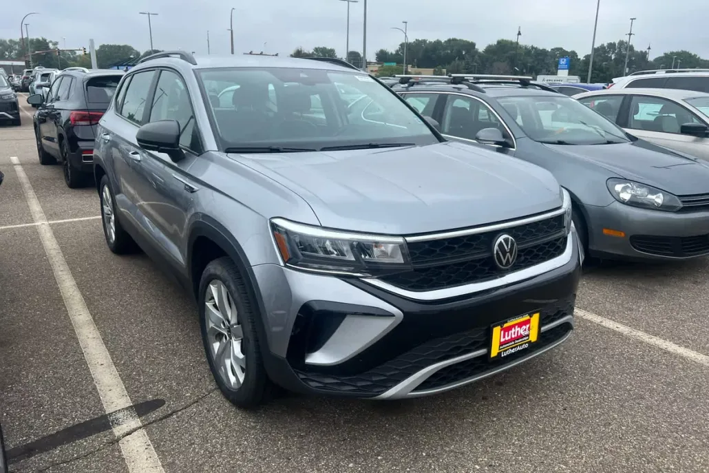 2023 Volkswagen Taos S photo 1