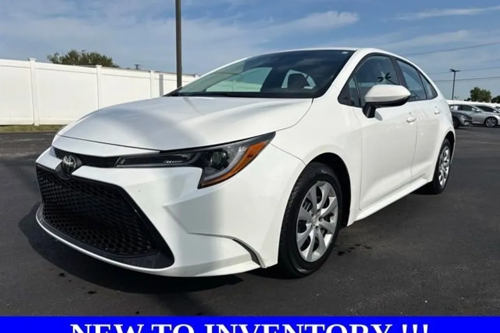 2022 Toyota Corolla LE photo 1